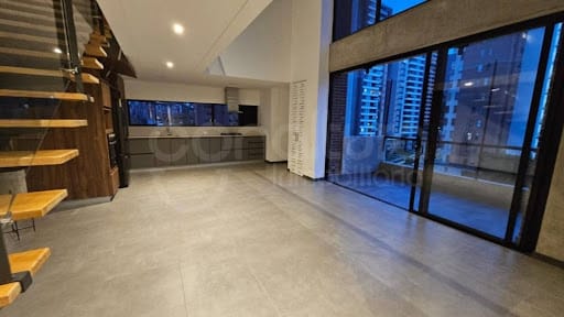Apartamento de 3 alcobas en arriendo en Castropol, Medellín, 180 m² · foto 3 de 24