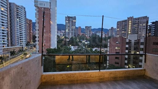 Apartamento de 3 alcobas en arriendo en Castropol, Medellín, 180 m² · foto 23 de 24