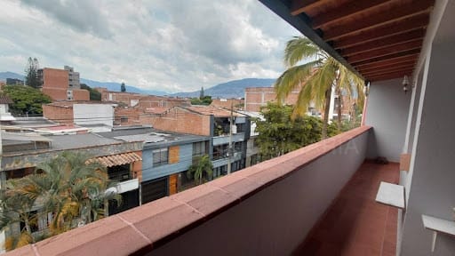 Apartamento de 2 alcobas en arriendo en Belén Rosales, Medellín, 85 m² · foto 5 de 13
