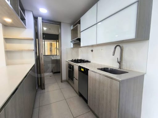 Apartamento de 3 alcobas en arriendo en Castropol, Medellín, 135 m² · foto 3 de 24