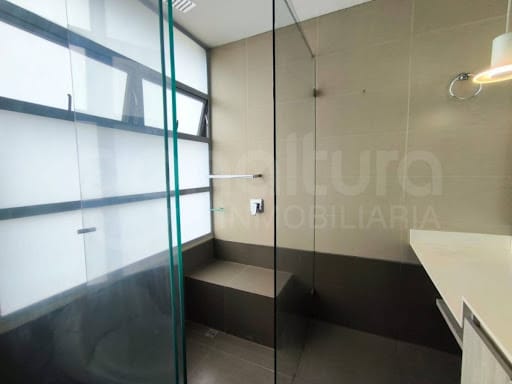 Apartamento de 3 alcobas en arriendo en Castropol, Medellín, 135 m² · foto 17 de 24