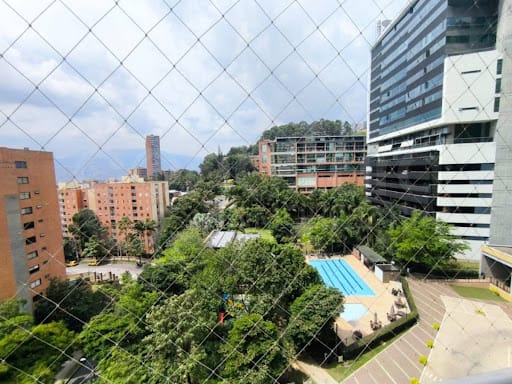 Apartamento de 3 alcobas en arriendo en Castropol, Medellín, 135 m² · foto 23 de 24