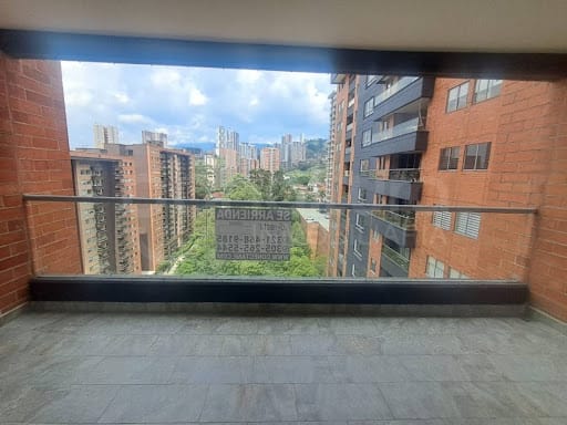 Apartamento de 3 alcobas en arriendo en Loma De San Jose, Sabaneta, 138 m² · foto 17 de 24
