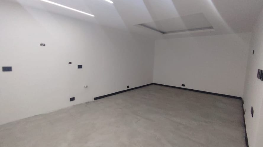 Casa de 10 alcobas en arriendo en Lalinde, Medellín, 300 m² · foto 3 de 16