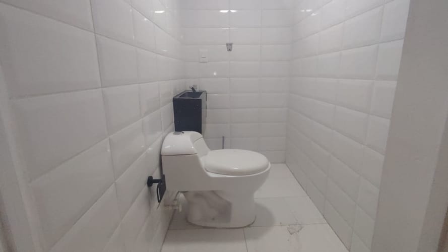 Casa de 10 alcobas en arriendo en Lalinde, Medellín, 300 m² · foto 15 de 16