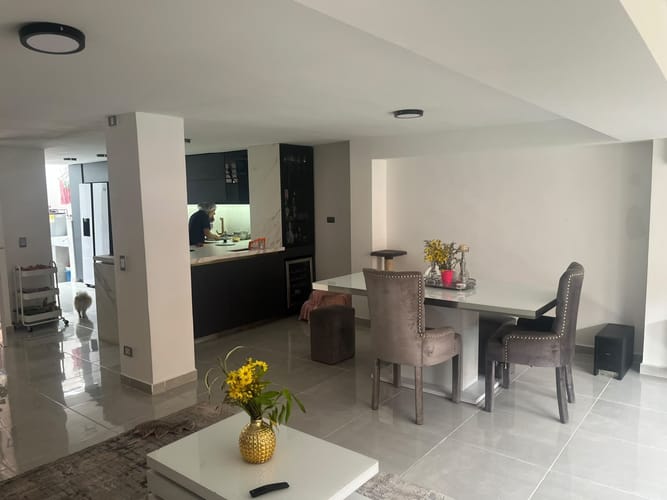 Casa de 4 alcobas en venta en La Mota, Medellín, 220 m² · foto 3 de 24