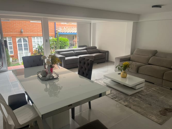 Casa de 4 alcobas en venta en La Mota, Medellín, 220 m² · foto 4 de 24