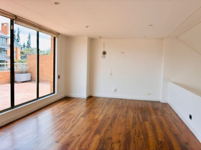 Apartamento de 4 alcobas en venta en Cerros De Suba, Bogotá, 240 m² · foto 2 de 9