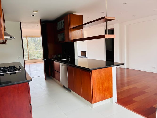 Apartamento de 4 alcobas en venta en Cerros De Suba, Bogotá, 240 m² · foto 7 de 9