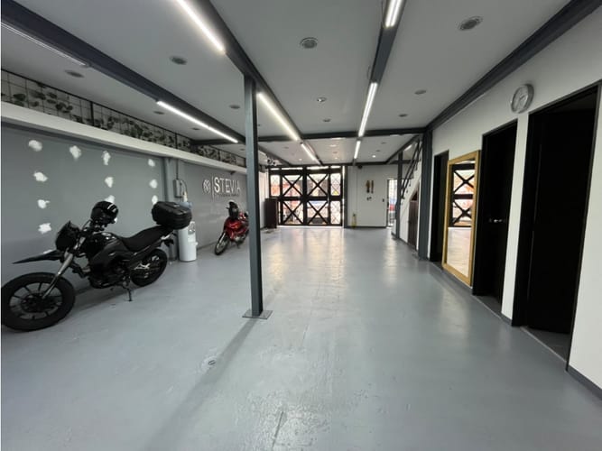 Bodega en arriendo en Los Balsos, Medellín, 387 m² · foto 2 de 24