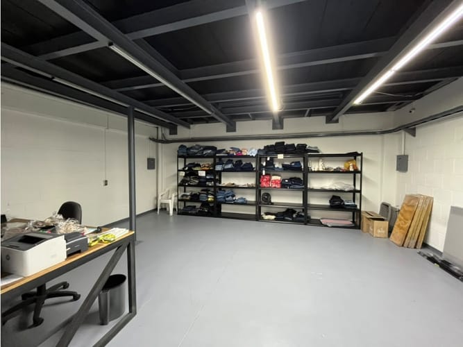 Bodega en arriendo en Los Balsos, Medellín, 387 m² · foto 3 de 24