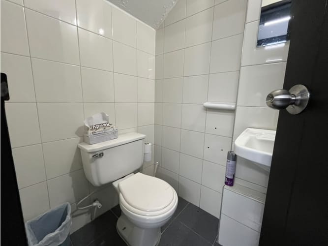 Bodega en arriendo en Los Balsos, Medellín, 387 m² · foto 10 de 24