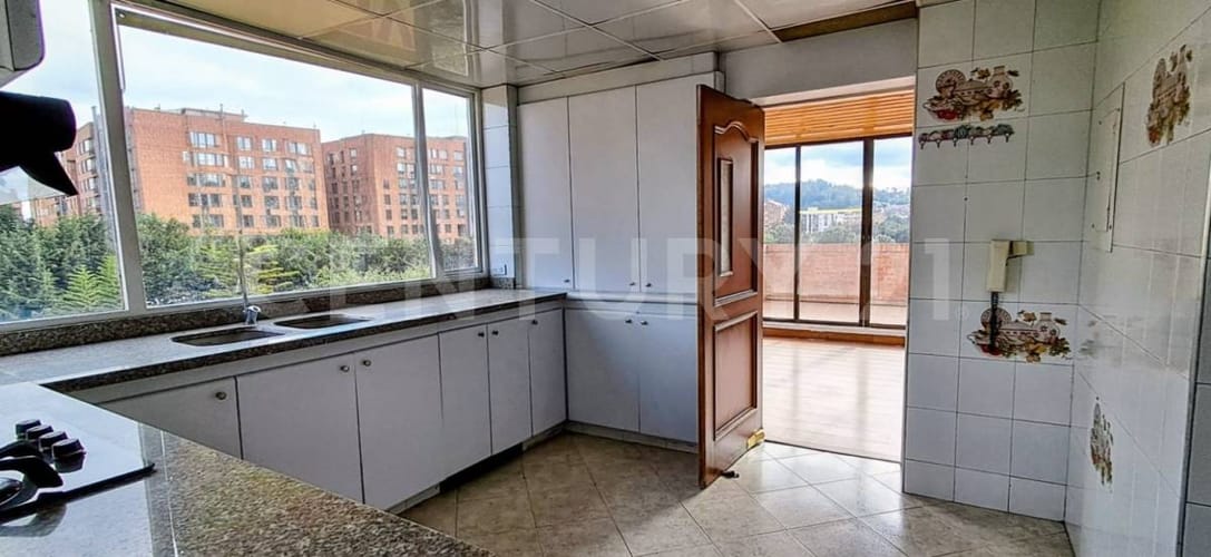 Apartamento de 3 alcobas en venta en Colina Campestre, Bogotá, 160 m² · foto 4 de 15