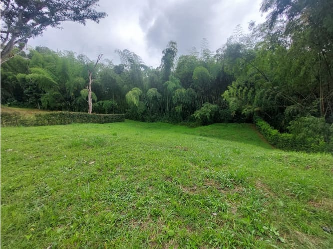 Lote en venta en Cerritos, Pereira, 2194 m² · foto 2 de 3