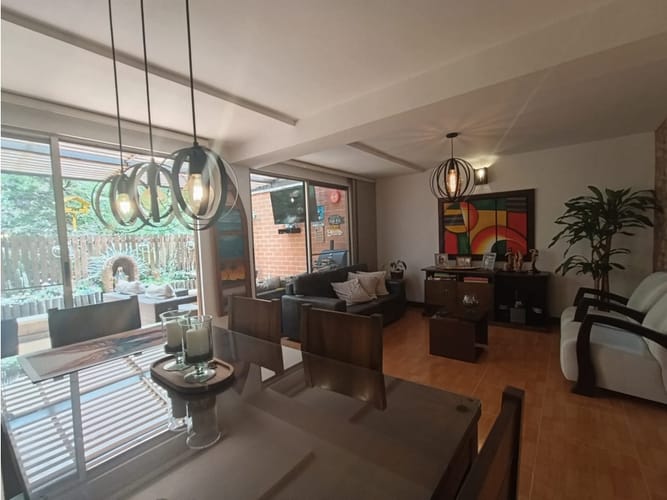 Casa de 3 alcobas en venta en El Esmeraldal, Envigado, 146 m² · foto 2 de 18