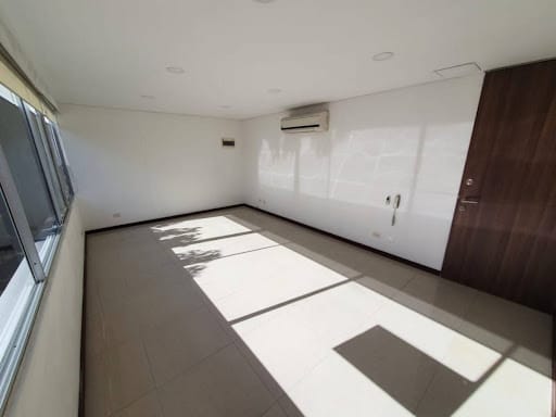 Oficina en arriendo en Manila, Medellín, 30 m² · foto 2 de 10