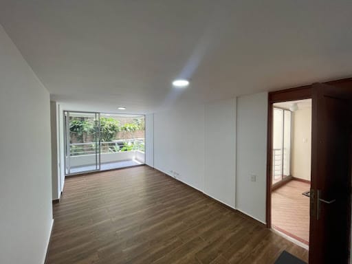 Apartamento de 3 alcobas en arriendo en Altos Del Poblado, Medellín, 75 m² · foto 4 de 15