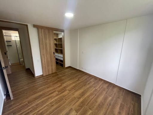 Apartamento de 3 alcobas en arriendo en Altos Del Poblado, Medellín, 75 m² · foto 11 de 15