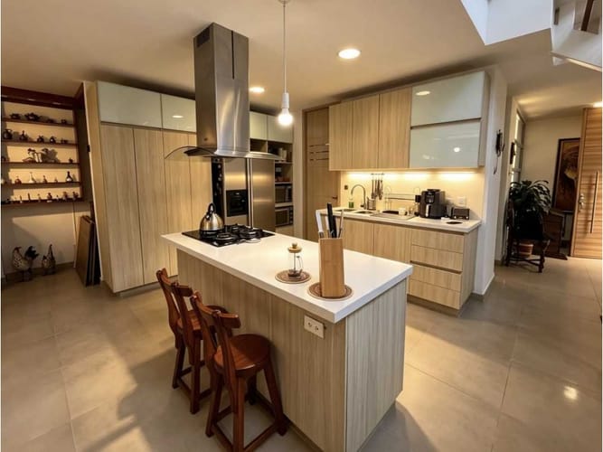 Casa de 3 alcobas en venta en Montessori, Envigado, 286 m² · foto 2 de 14