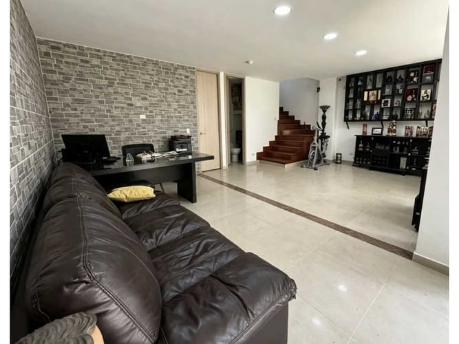 Casa de 3 alcobas en venta en Montessori, Envigado, 286 m² · foto 13 de 14