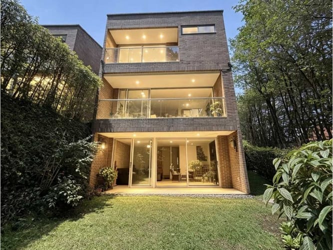 Casa de 3 alcobas en venta en Montessori, Envigado, 286 m² · foto 14 de 14