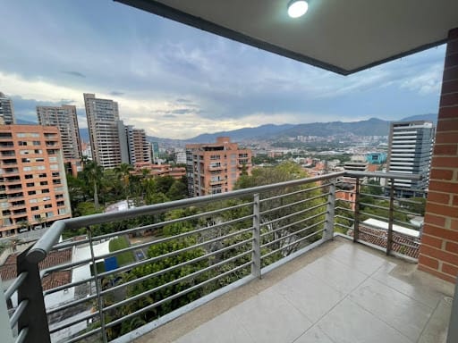 Apartamento de 3 alcobas en arriendo en Castropol, Medellín, 100 m² · foto 2 de 14