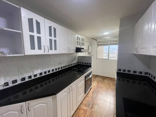 Apartamento de 3 alcobas en arriendo en Castropol, Medellín, 100 m² · foto 3 de 14