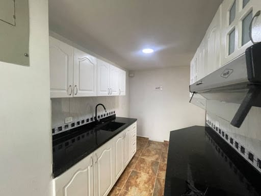 Apartamento de 3 alcobas en arriendo en Castropol, Medellín, 100 m² · foto 5 de 14