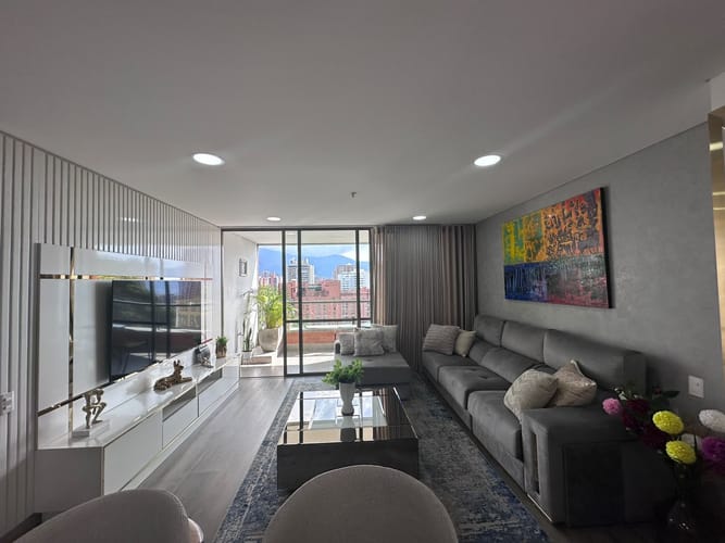 Apartamento de 1 alcoba en venta en El Poblado, Medellín, 91 m² · foto 3 de 17