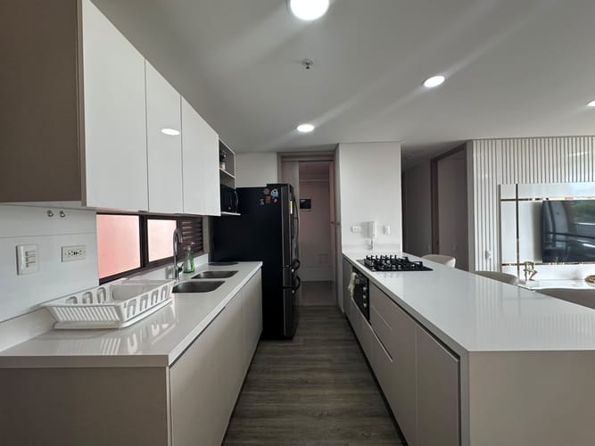 Apartamento de 1 alcoba en venta en El Poblado, Medellín, 91 m² · foto 6 de 17