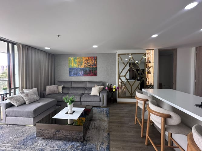 Apartamento de 1 alcoba en venta en El Poblado, Medellín, 91 m² · foto 2 de 17
