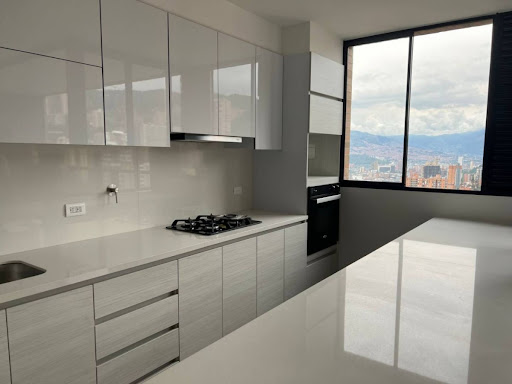 Apartamento en arriendo en Lalinde, Medellín · foto 3 de 24
