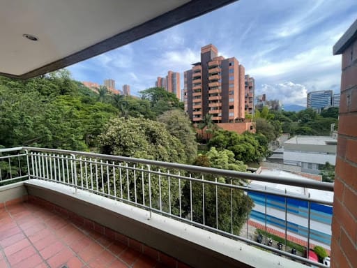 Apartamento de 3 alcobas en arriendo en Castropol, Medellín, 110 m² · foto 3 de 21