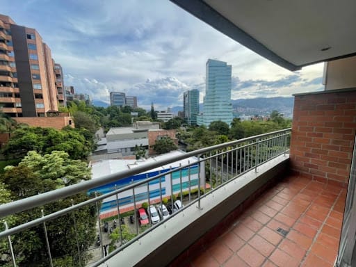 Apartamento de 3 alcobas en arriendo en Castropol, Medellín, 110 m² · foto 4 de 21