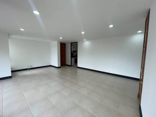 Apartamento de 3 alcobas en arriendo en Castropol, Medellín, 110 m² · foto 5 de 21