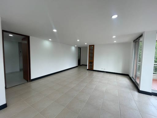 Apartamento de 3 alcobas en arriendo en Castropol, Medellín, 110 m² · foto 7 de 21