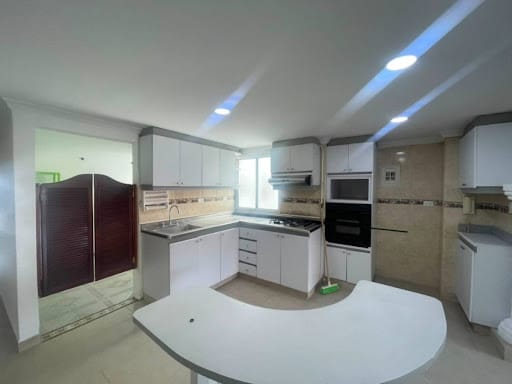 Apartamento de 3 alcobas en arriendo en Estadio, Medellín, 120 m² · foto 5 de 14