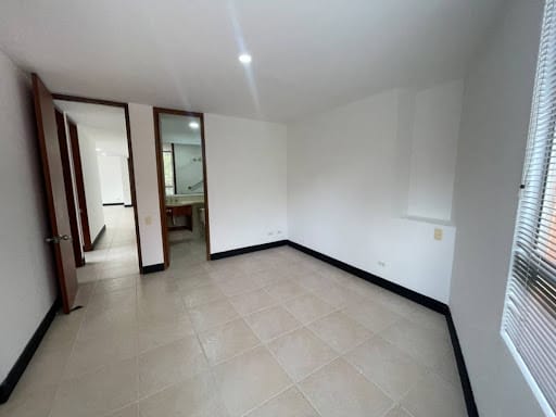 Apartamento de 3 alcobas en arriendo en Castropol, Medellín, 110 m² · foto 17 de 21