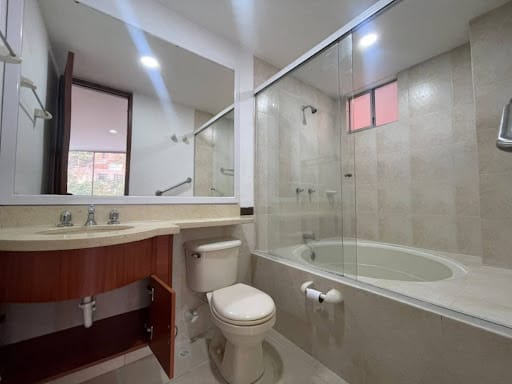 Apartamento de 3 alcobas en arriendo en Castropol, Medellín, 110 m² · foto 20 de 21