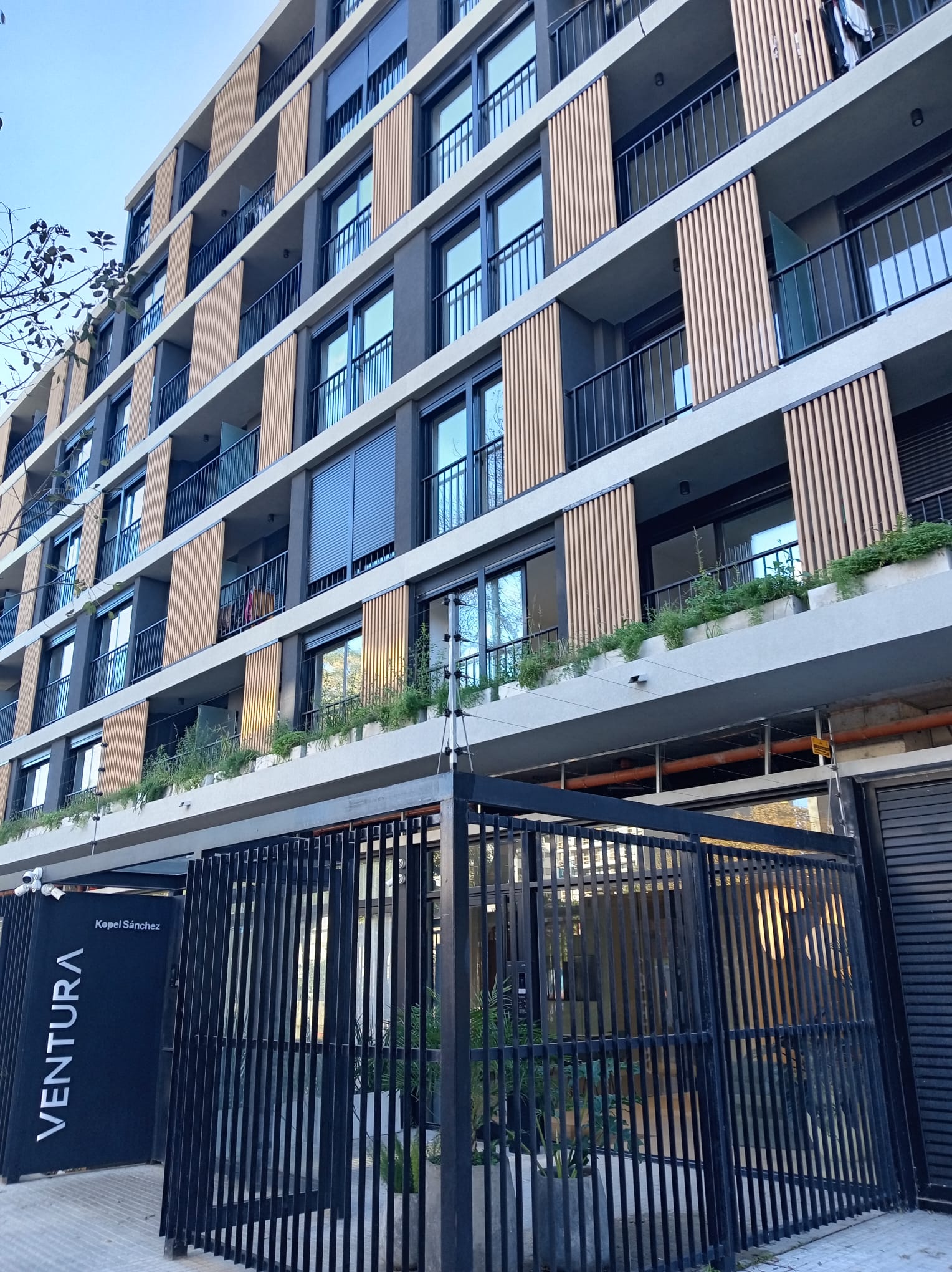 Precioso monoambiente nuevo en excelente zona de la Blanqueada con gran conectividad.