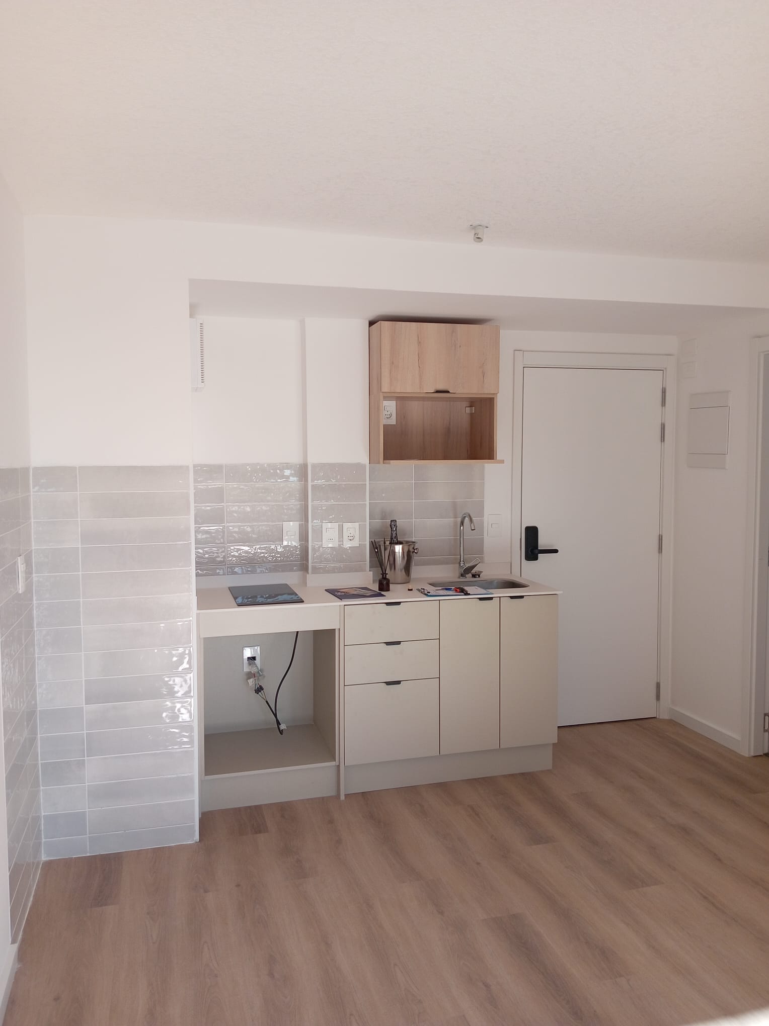 Precioso monoambiente nuevo en excelente zona de la Blanqueada con gran conectividad. · Foto 10