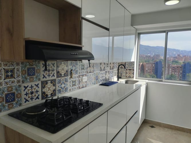 Apartamento de 3 alcobas en arriendo en El Poblado, Medellín, 71 m² · foto 3 de 15