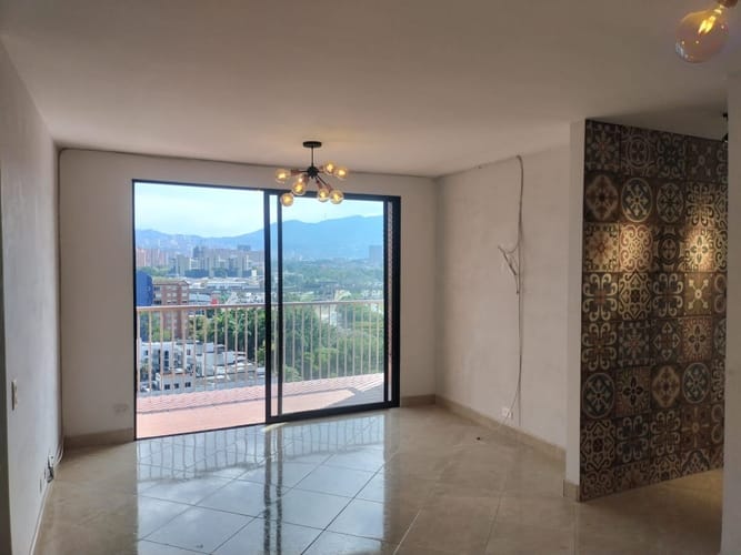 Apartamento de 3 alcobas en arriendo en El Poblado, Medellín, 71 m² · foto 2 de 15