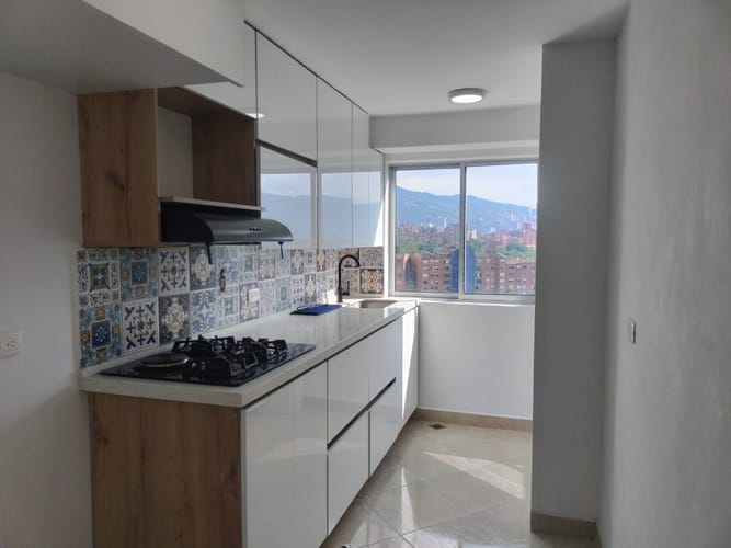 Apartamento de 3 alcobas en arriendo en El Poblado, Medellín, 71 m² · foto 4 de 15
