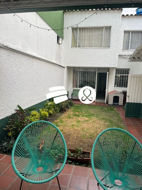 Casa de 3 alcobas en venta en Santa Barbara, Bogotá, 245 m² · foto 2 de 12