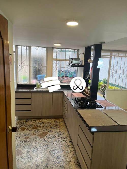 Casa de 3 alcobas en venta en Santa Barbara, Bogotá, 245 m² · foto 3 de 12