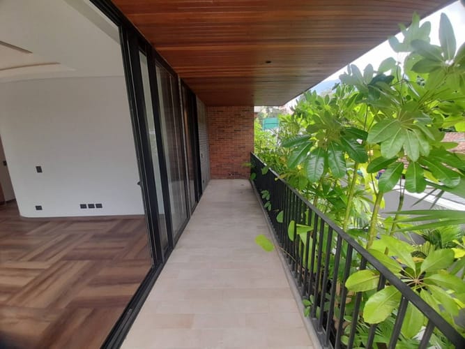 Apartamento de 2 alcobas en venta en Loma Del Campestre, Medellín, 178 m² · foto 8 de 24