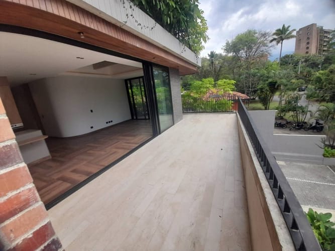Apartamento de 2 alcobas en venta en Loma Del Campestre, Medellín, 178 m² · foto 11 de 24
