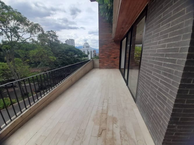 Apartamento de 2 alcobas en venta en Loma Del Campestre, Medellín, 178 m² · foto 14 de 24