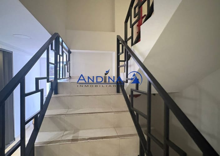 Local en arriendo en La Castellana, Medellín, 340 m² · foto 3 de 18